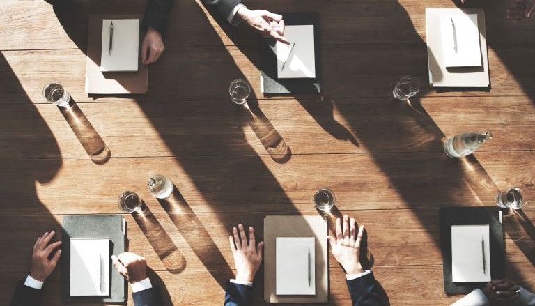 Boardroom meeting — director vs shareholder resolution